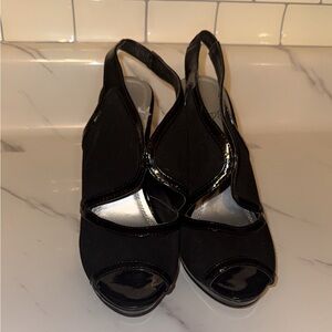 Size 8m black open peak-toed back strap heels